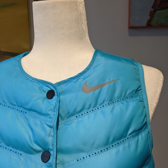 Nike Aeroloft Vest. Size S. EUC. - Picture 4 of 11